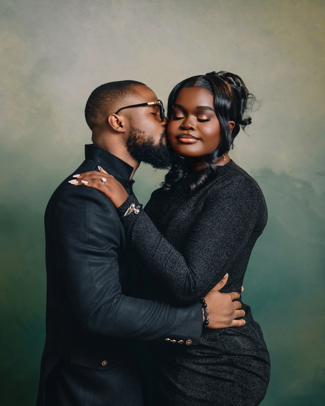 Uyoyou kissing Ehimwenma on the cheek